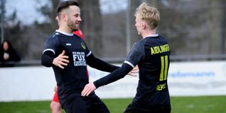 Aidlinger Torschützen unter sich: Peter Steimle (links) und Tim Oehler feiern den Treffer zum 5:3 gegen den SV Magstadt.